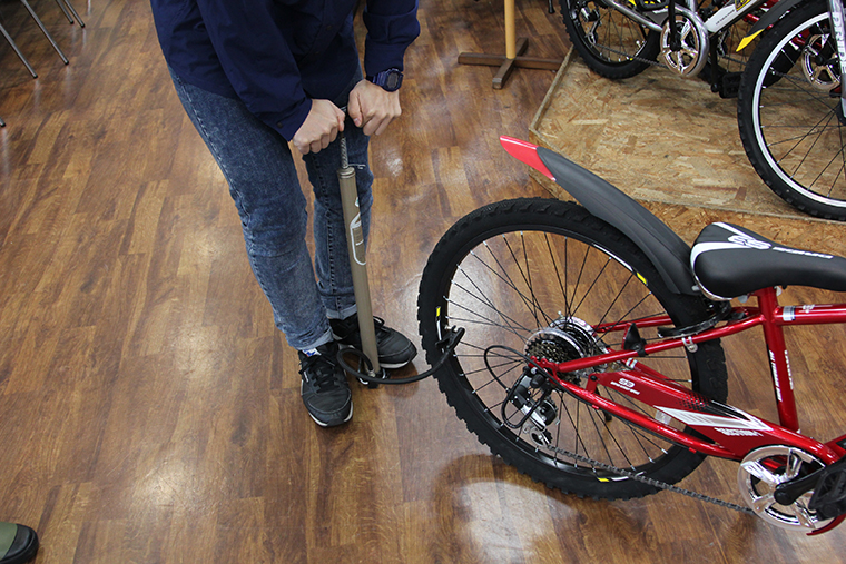 子供 自転車 空気圧