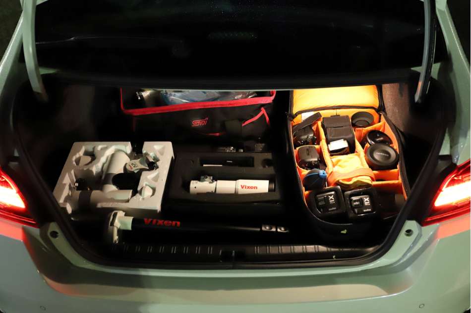 セダンタイプのトランクルームでも余裕なコンパクトさ