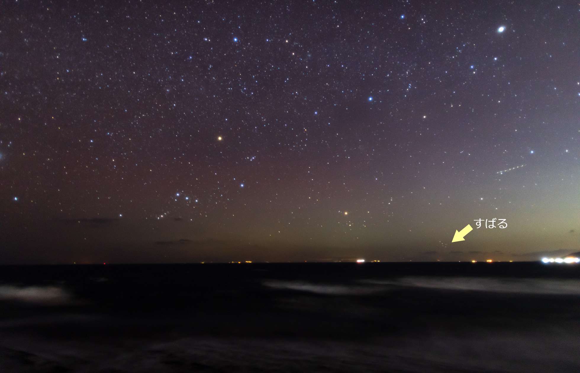 水平線を漂う雲の切れ間から