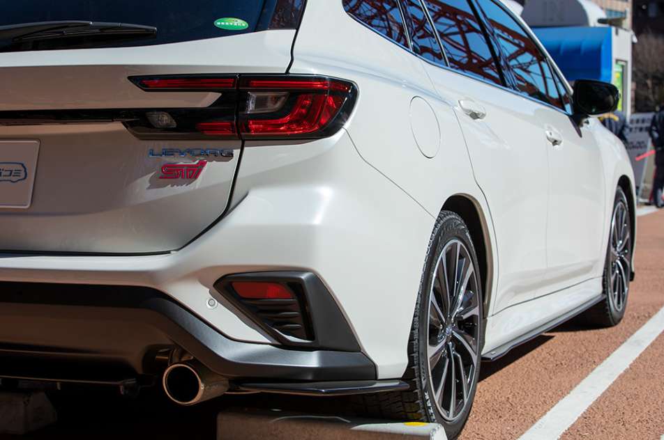 新型レヴォーグ STI Sport EX