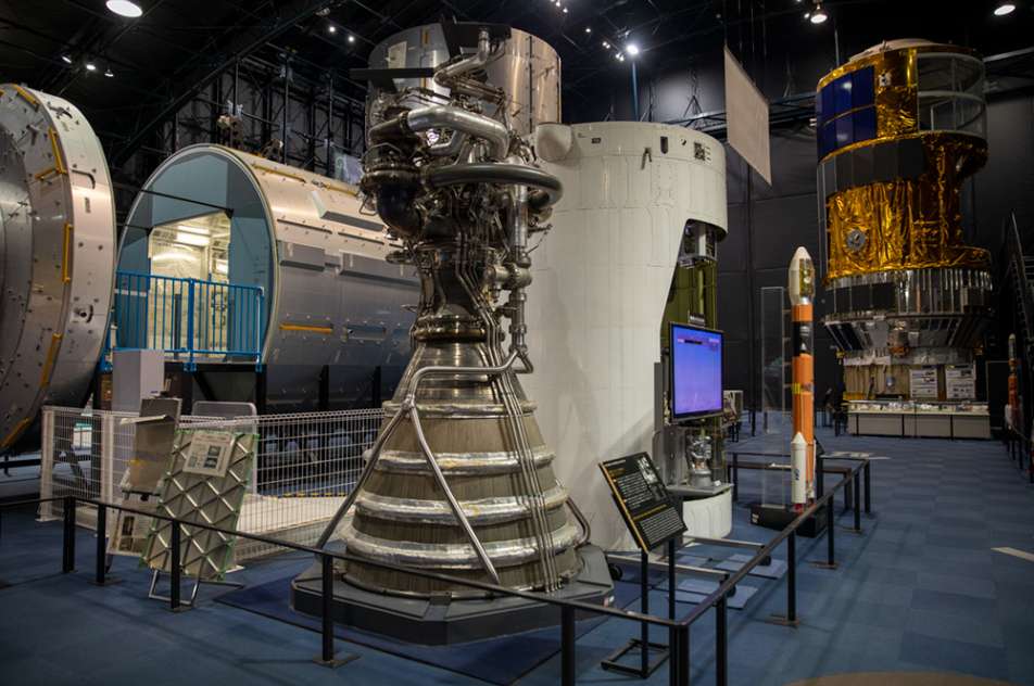 実物の「LE-7A」ロケットエンジン