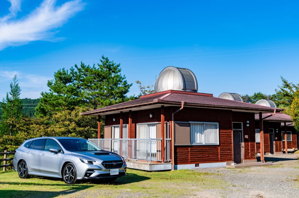 ドーム型観測室付のバンガロー