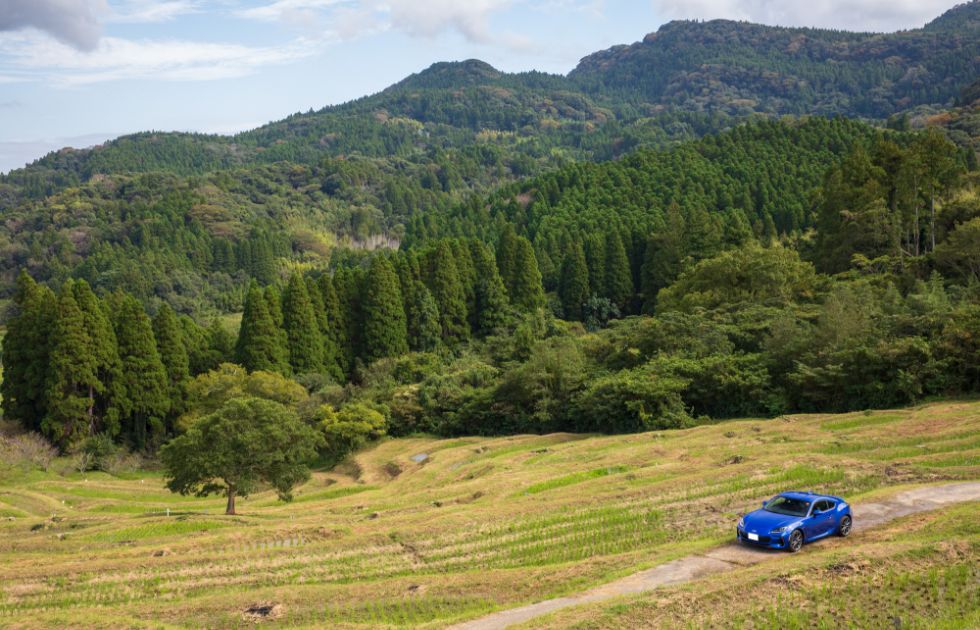 棚田とBRZ