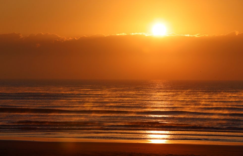 日の出を海へ見に行く