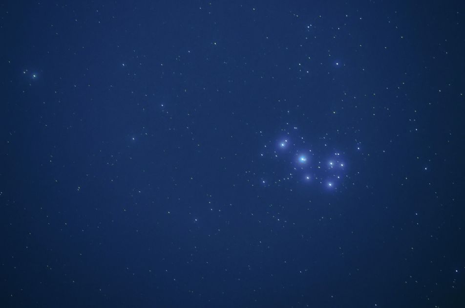 天頂で瞬くすばる。