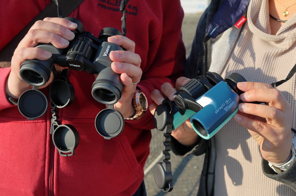 MY双眼鏡を取り出したsino07さん夫妻