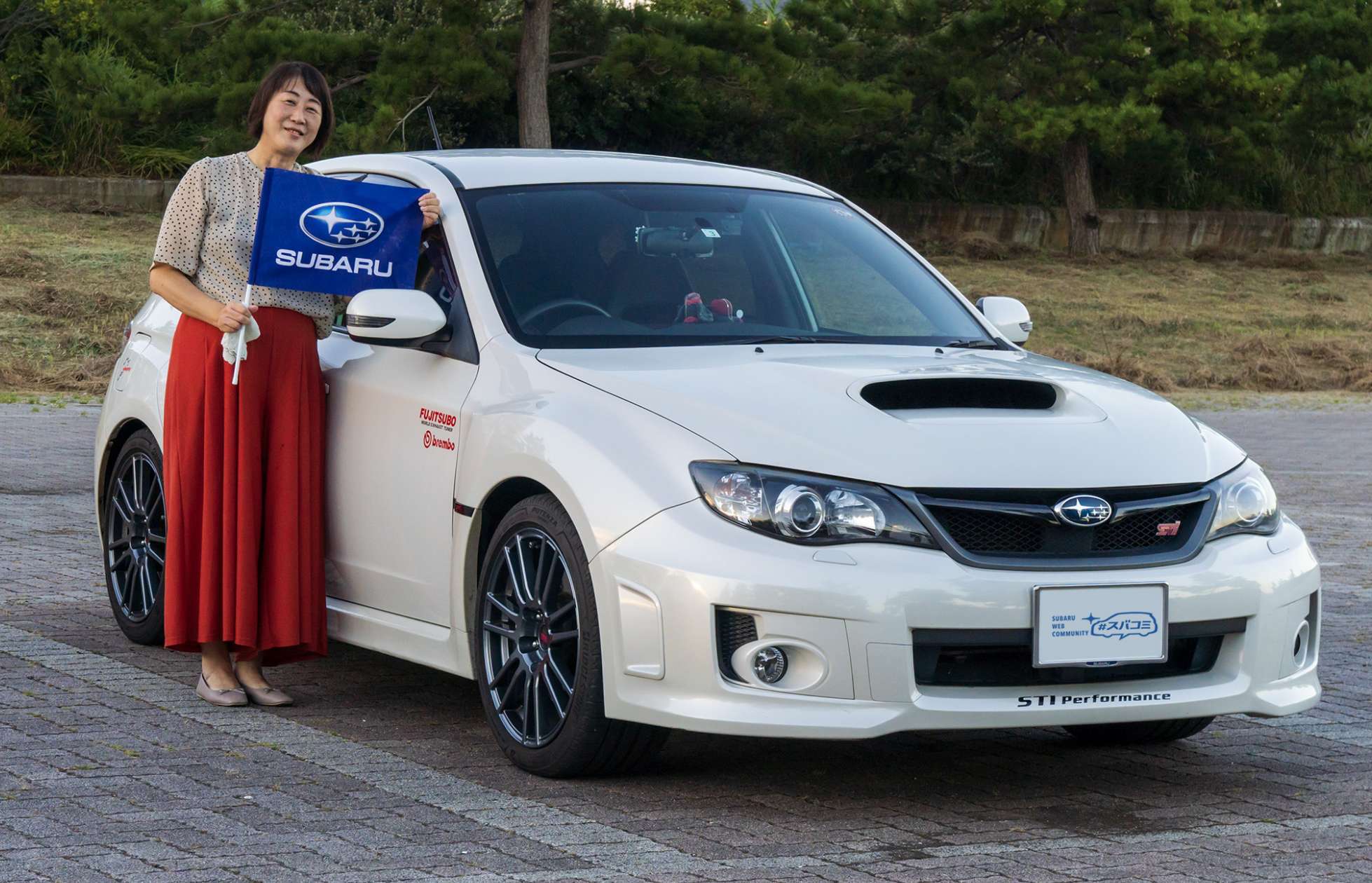 白いインプレッサWRX STI