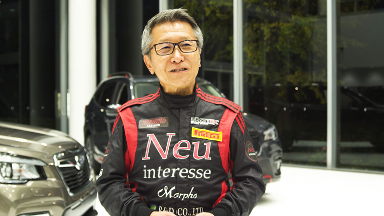 「スローエイジング」を提唱しているプロドライバーの松田秀士さん