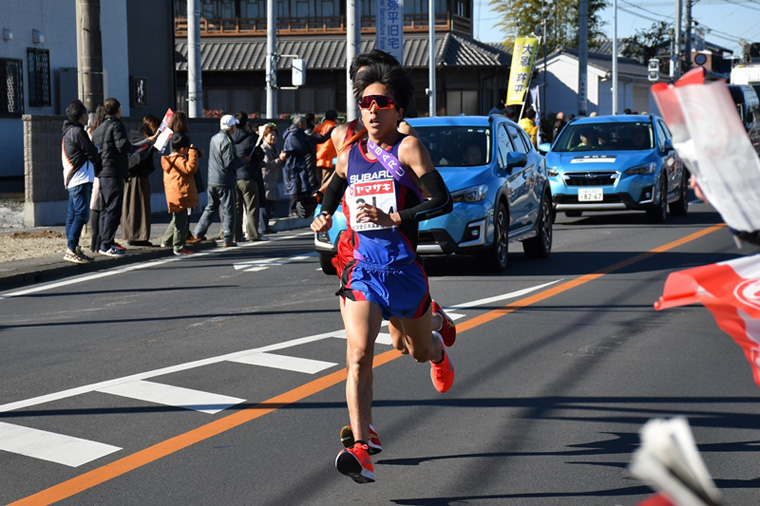 2019年ニューイヤー駅伝で4区を走る小山選手